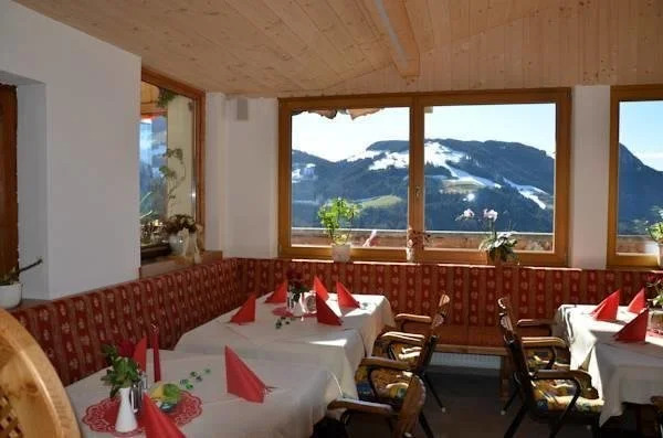 Hotel & Alpengasthof Pinzgerhof
