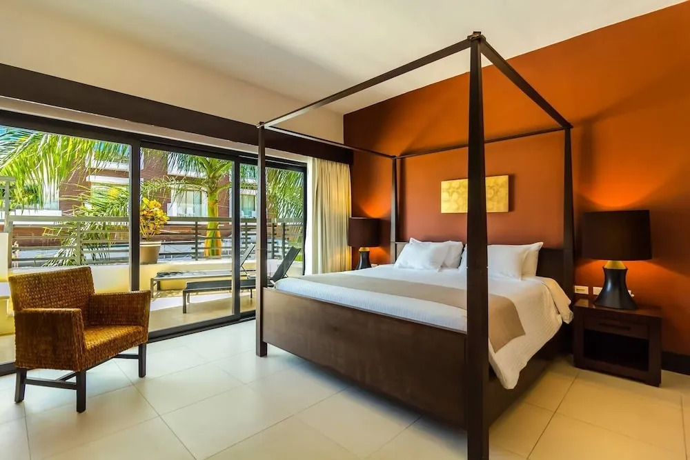 Beachfront! Luxury! 2 BR, W/ Plunge Pool. Paradise