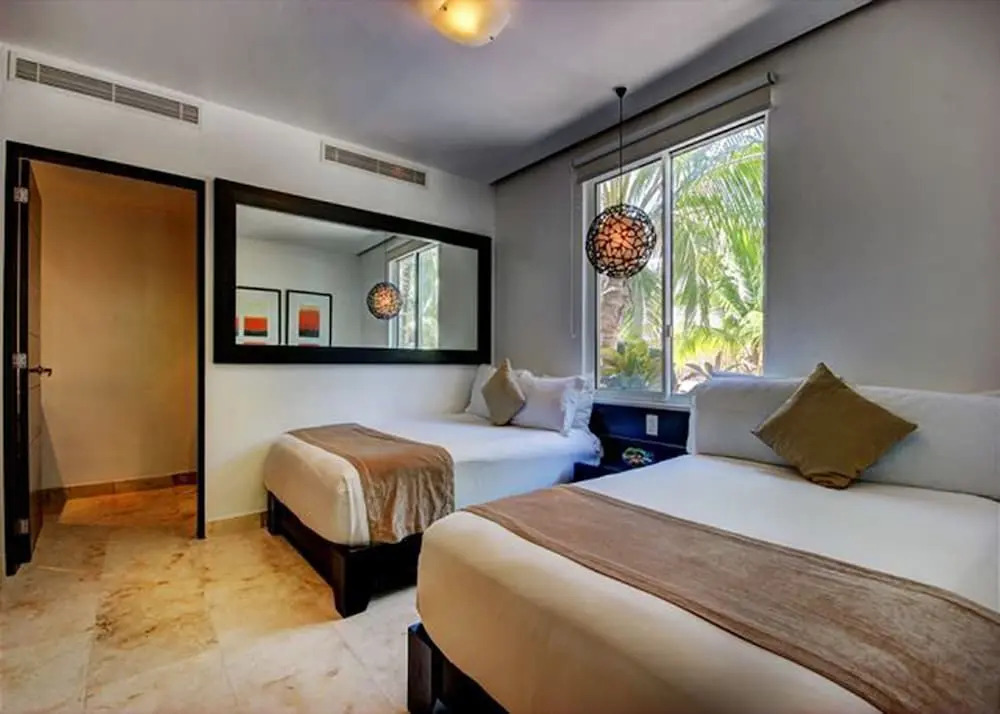 Beachfront Condo-hotel by Tripintravel