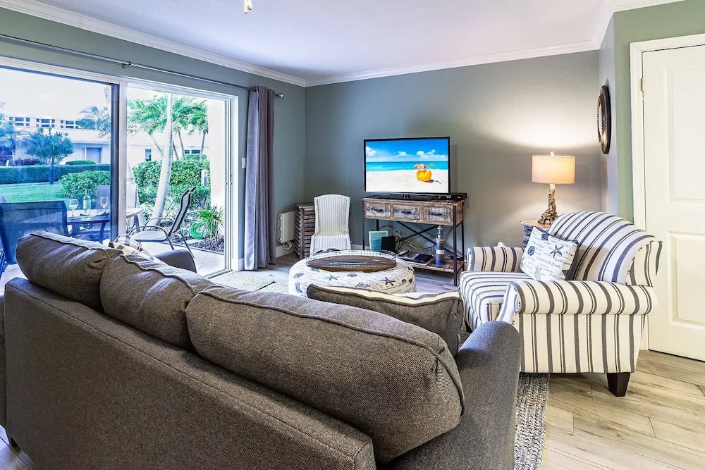 Jamaica Royale Townhome #2 - Steps From Beach