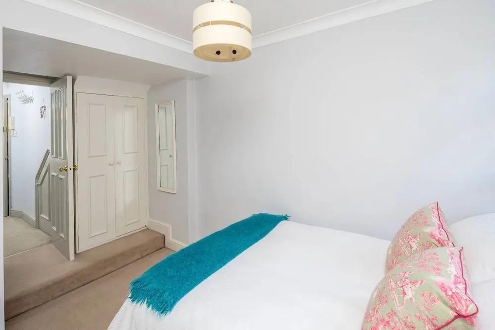 Lovely 2-bed Flat in Shepherd's Bush, West London