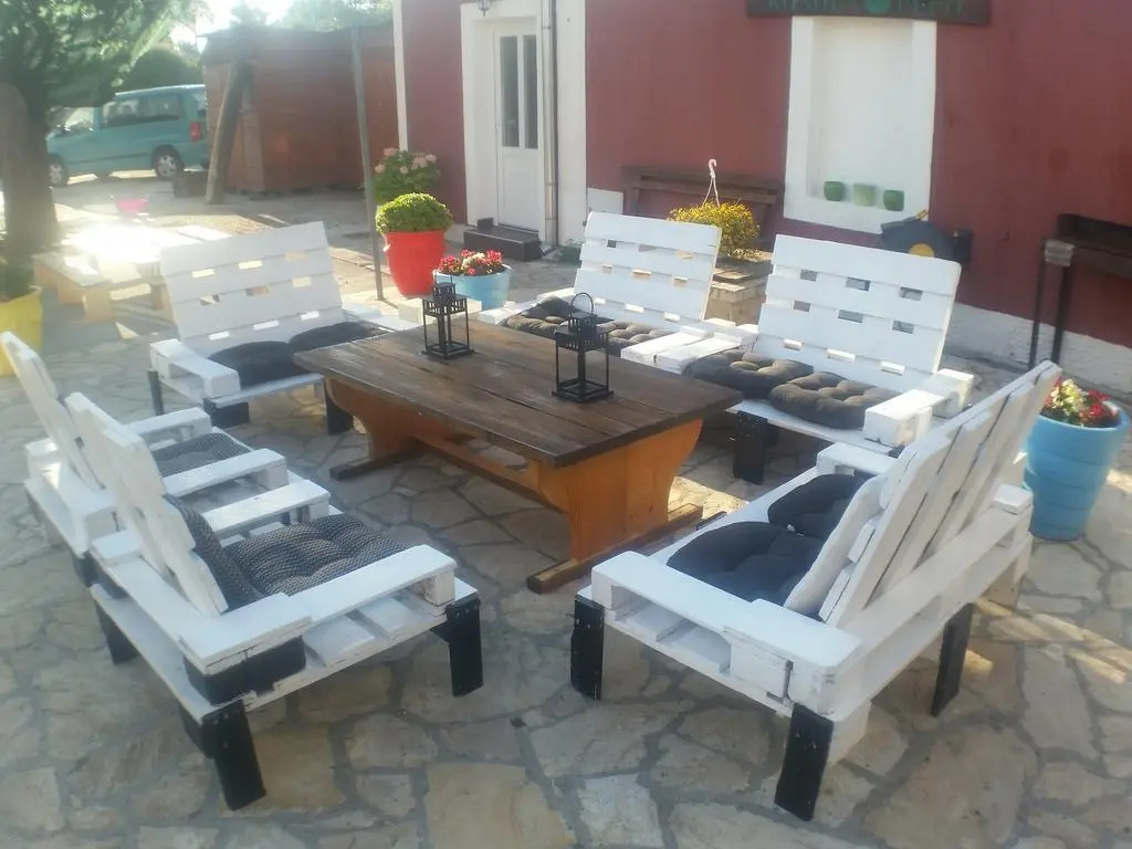 The Lazy Monkey Hostel & Apartments