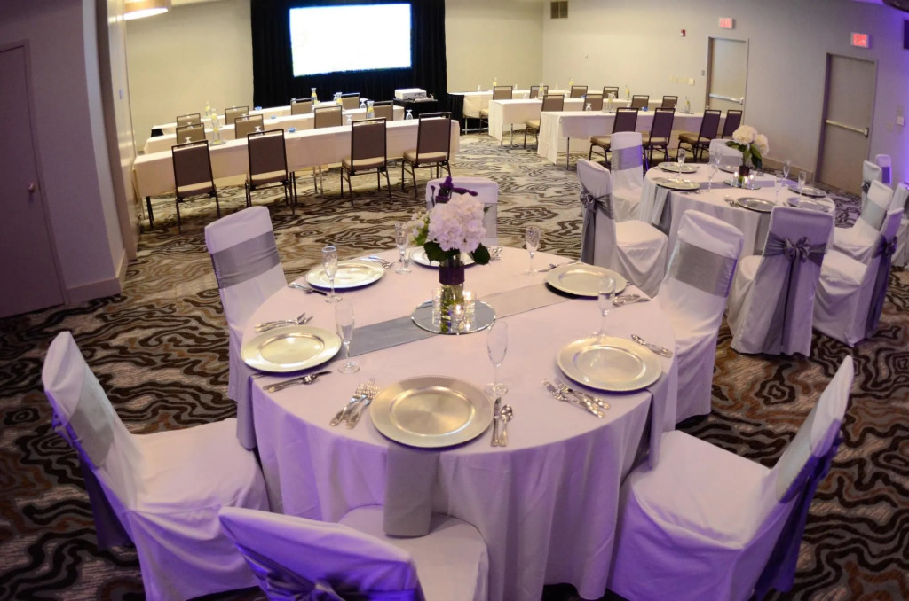 Embassy Suites by Hilton Cincinnati Northeast - Blue Ash