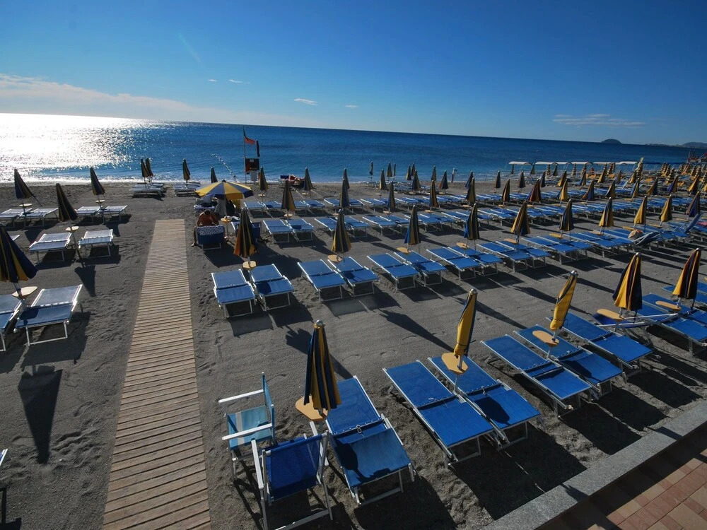 Well-kept apartment with air conditioning 1 km. from the sea