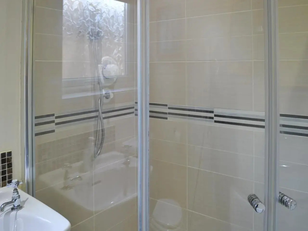 61 Longstone Close