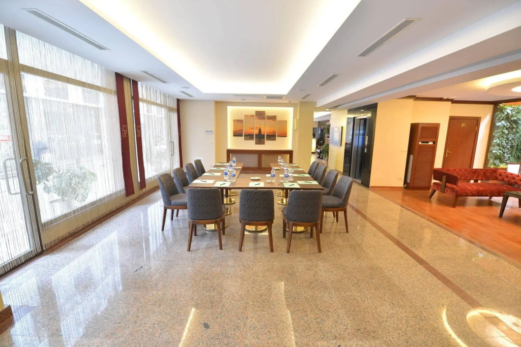Golden Siyav Hotel