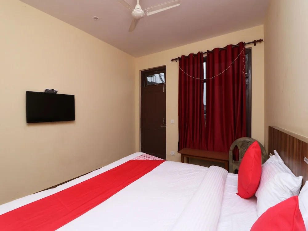 Oyo 29715 Stone Cafe & Rooms