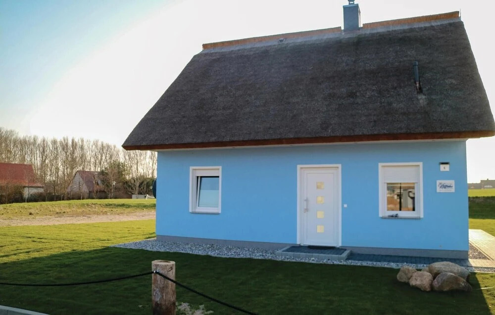 Nice Home In Glowe With Wifi