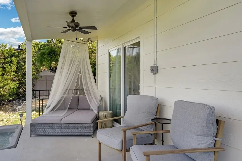NEW Gorgeous Home With Hot Tub 5min From the River