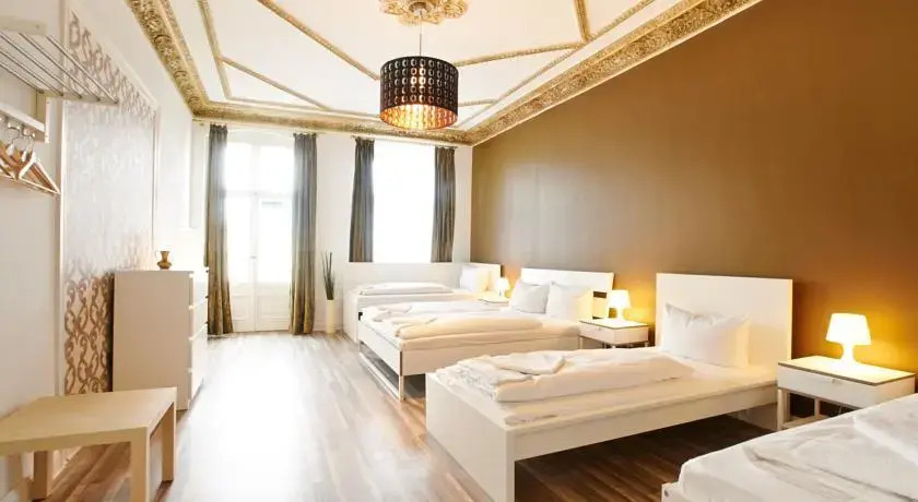 Dilo Apartments 150 sqm Modern Historic Apartments for 12 Guests
