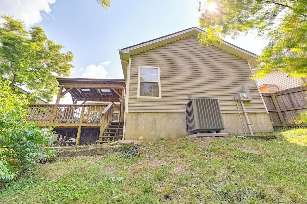 10 Mi to Keeneland: Family Home w/ Deck & Yard