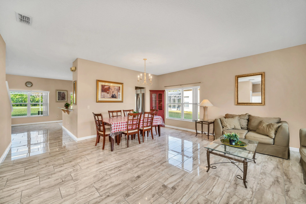 Hampton Estates 439, Davenport , US