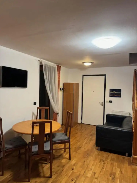 1 Bed Flat - Sleeps 4 - Pets - Smoking on Terrace