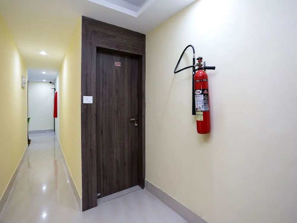 Oyo 15441 Apollo Paradise Guest House