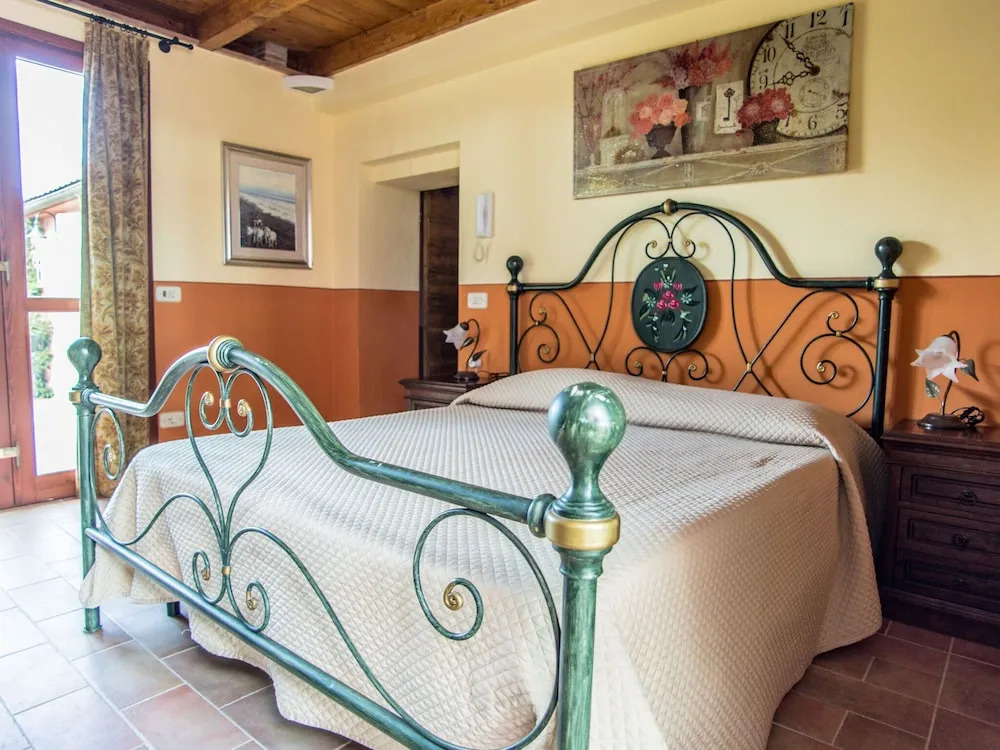 Tasteful Apartment in Roselle Terme With Fenced Garden