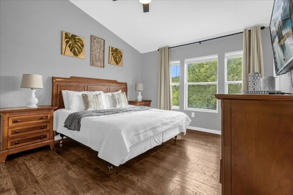 3 Bedrooms 3 Bathrooms Windsor Hills 7658 Kc