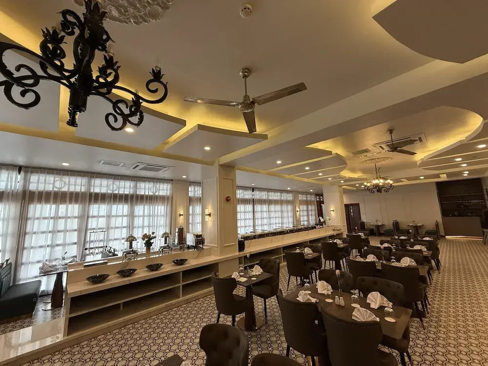 Madison Crown Hotel