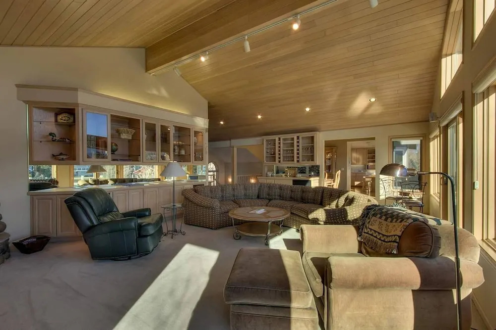 Beach Drive Beauty by Lake Tahoe Accommodations
