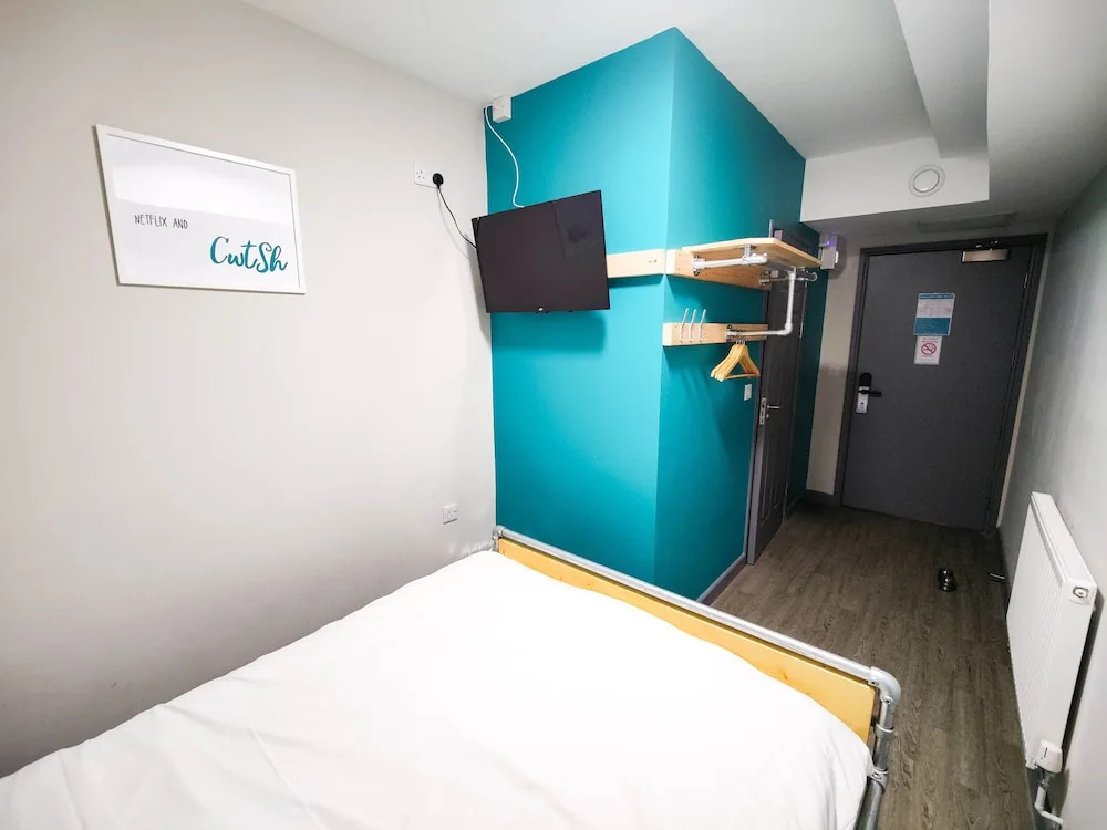 Cwtsh Hostel Central Swansea, Social & Modern, Near Train Station