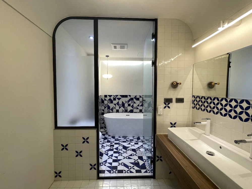 8door Guesthouse