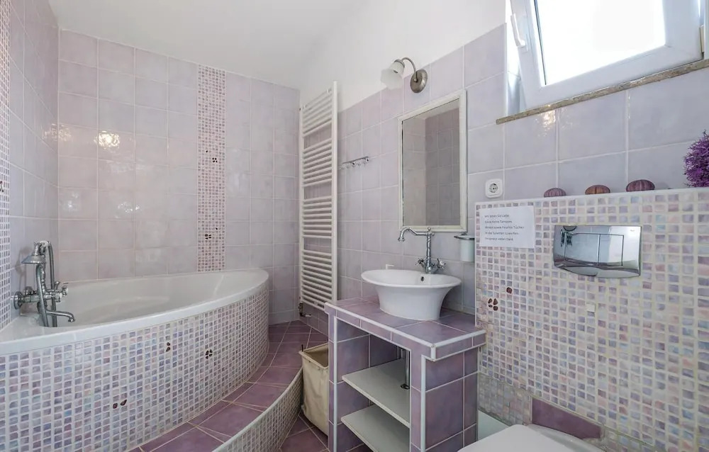 Amazing Home in Rab With Wifi and 3 Bedrooms