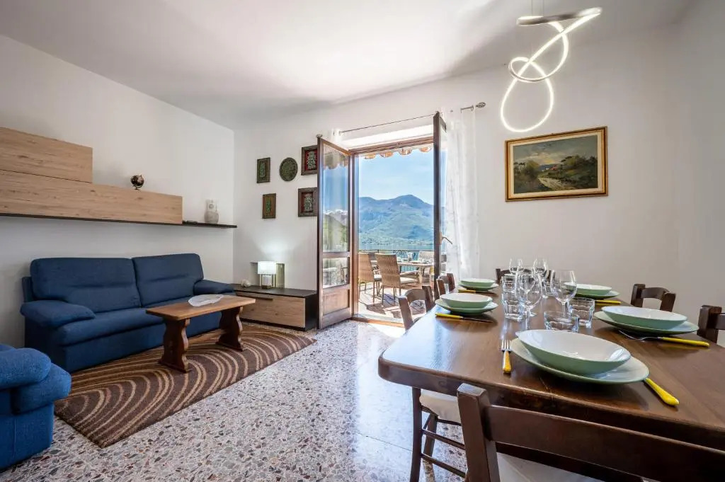 Lake view apartment with balcony and parking - Larihome A25