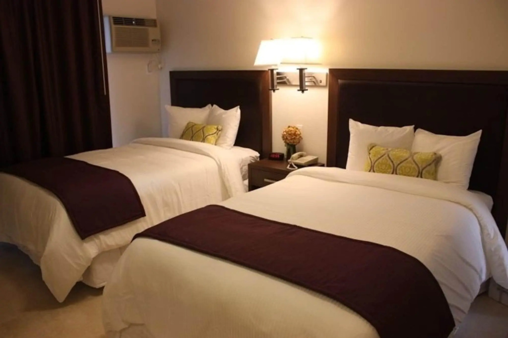 Collins Hotel
