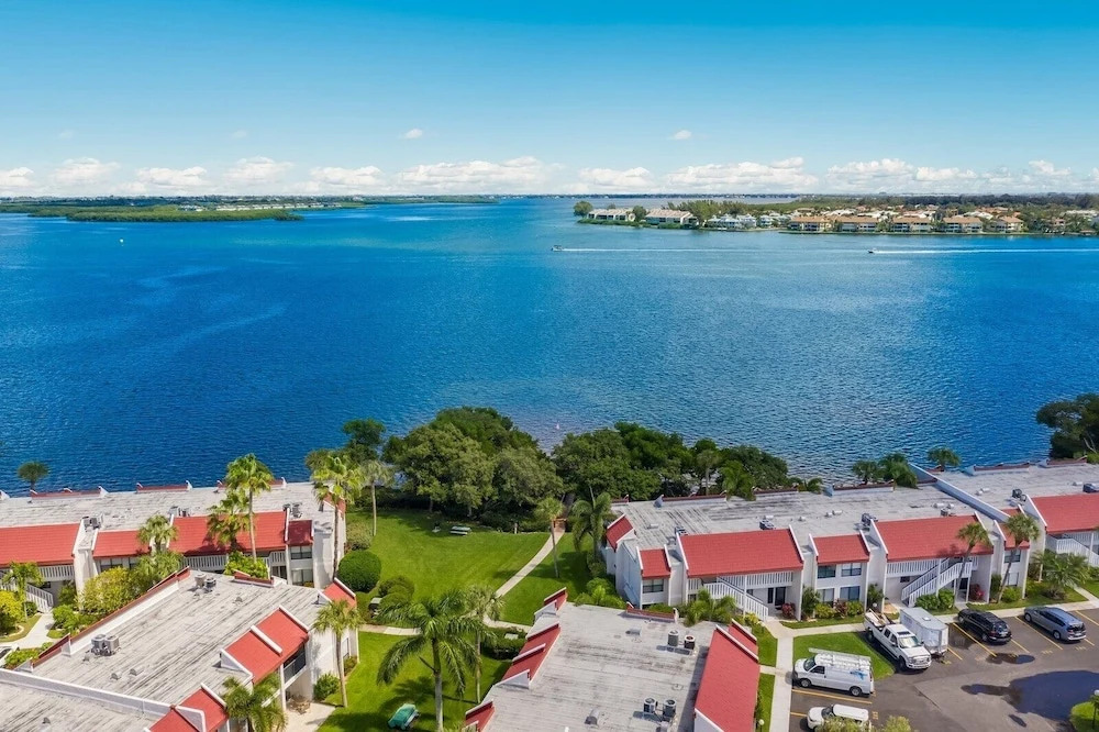 Runaway Bay 212 1 Bedroom Condo by RedAwning
