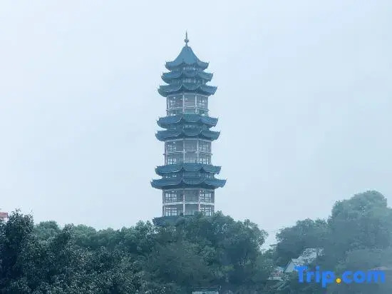 Xi Zi LI Urban Select Hotel(ZiGong Larten Park)