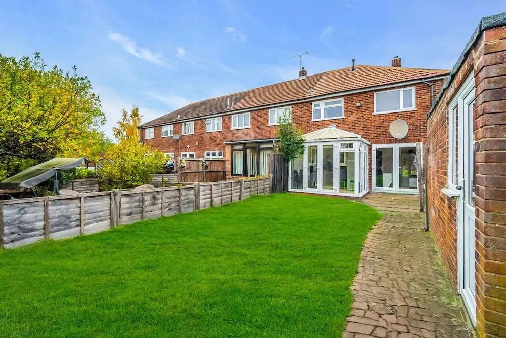 Spacious 4-bedroom Haven in Orpington Retreat
