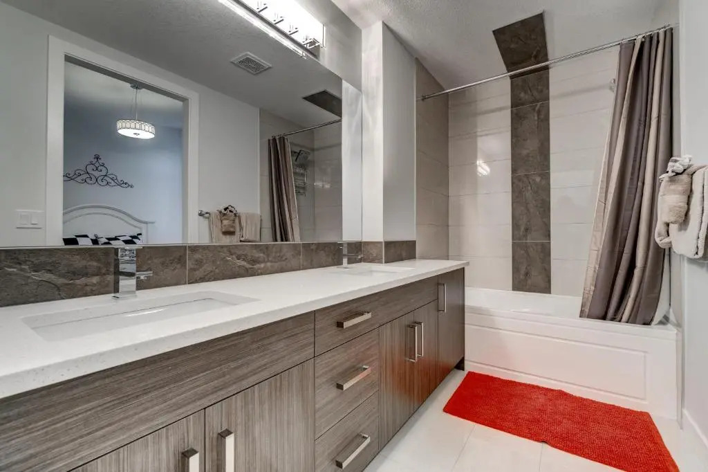 Three-Bedroom House with Walk-in Closet #29 Sunalta Downtown