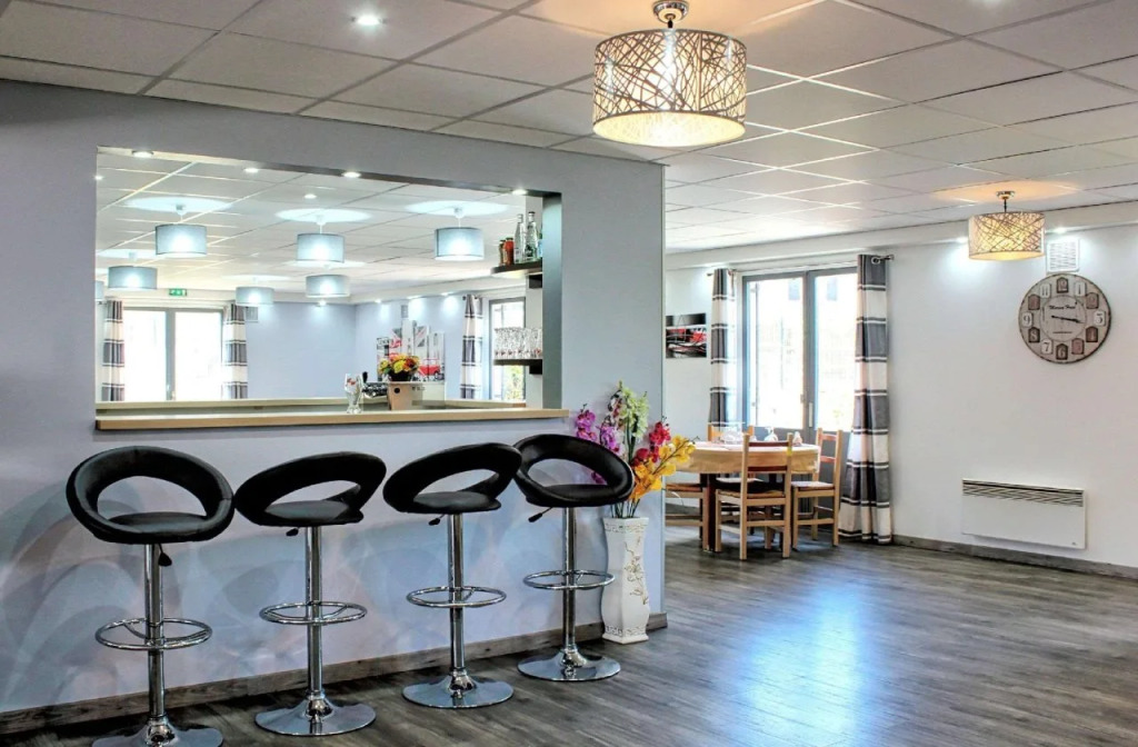 Contact Hotel Restaurant La Chaumière entre Orgeval et Flins A13 sortie 8
