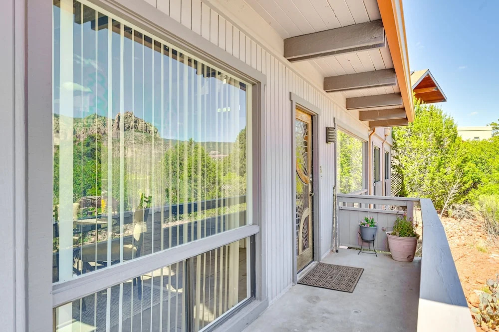 Walk to Hiking Trails: Sedona Red Rock Retreat