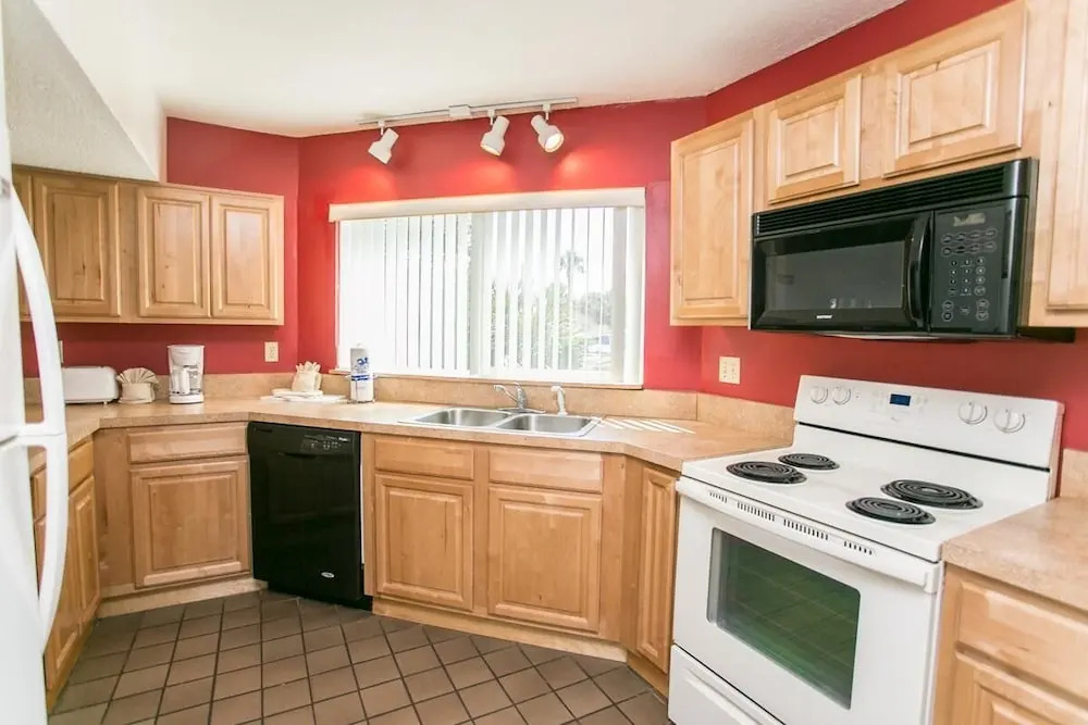 Hibiscus E204 Free Activities, Oceanfront, Wifi, 3 Pools