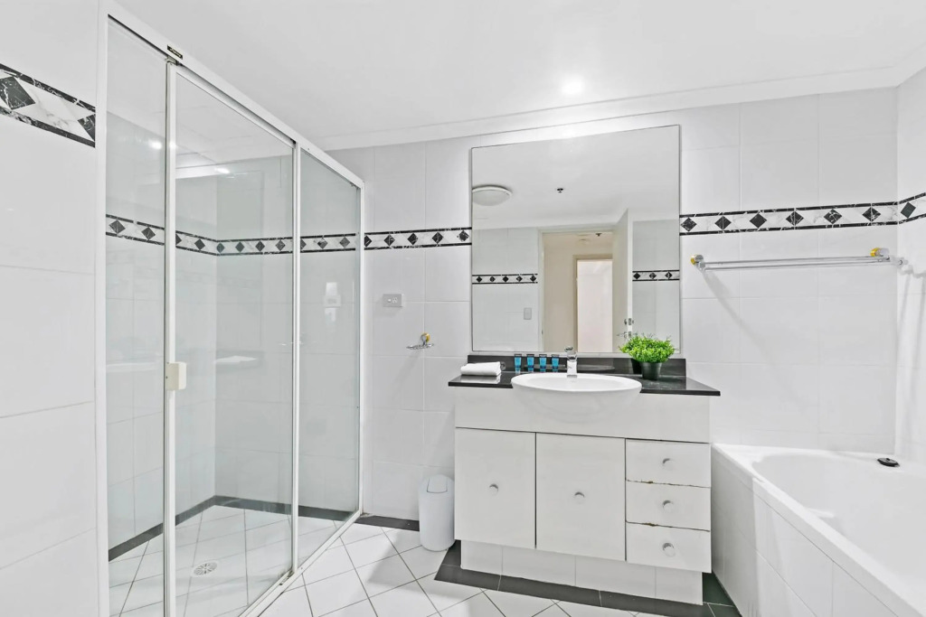 KOZYGURU Haymarket SYD Overly Warm 1 Bed APT NHA317-546A