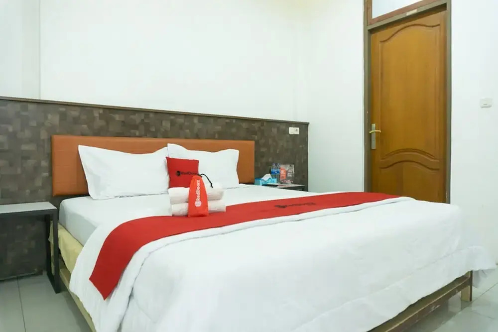 RedDoorz Plus @ Ende City Center