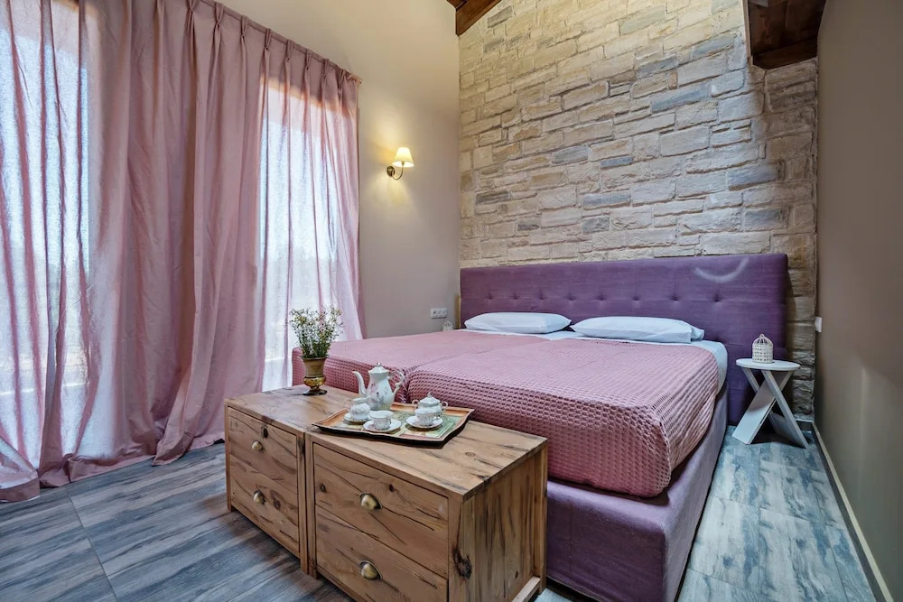 Dreamcatcher Villa Outdoor Indoor Pool hot tub