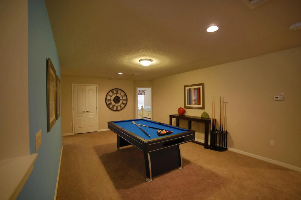 Brand new 9 bedroom luxury villa near Disney Sleeps 22