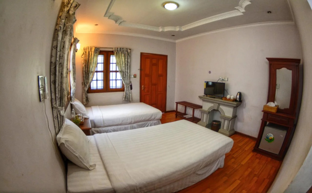 Hotel Spring