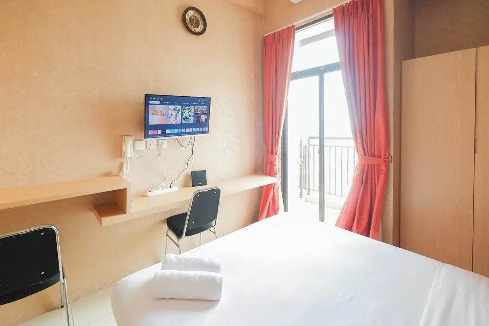 Comfortable And Well Furnished Studio Dave Apartment