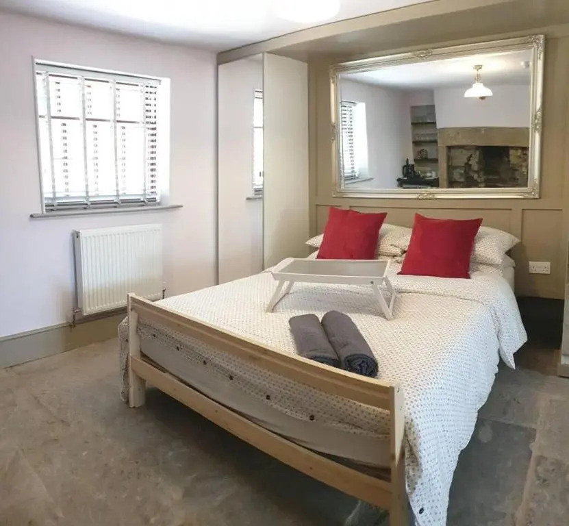 Pemberton - Suite in Canalside Guesthouse