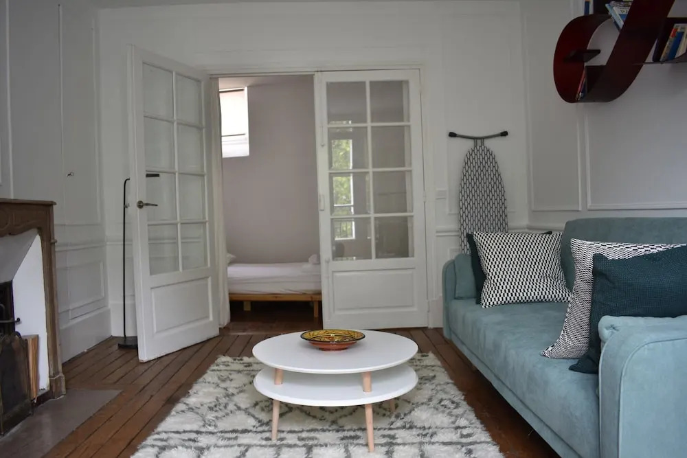 2 Bedroom Flat on Quai de Valmy