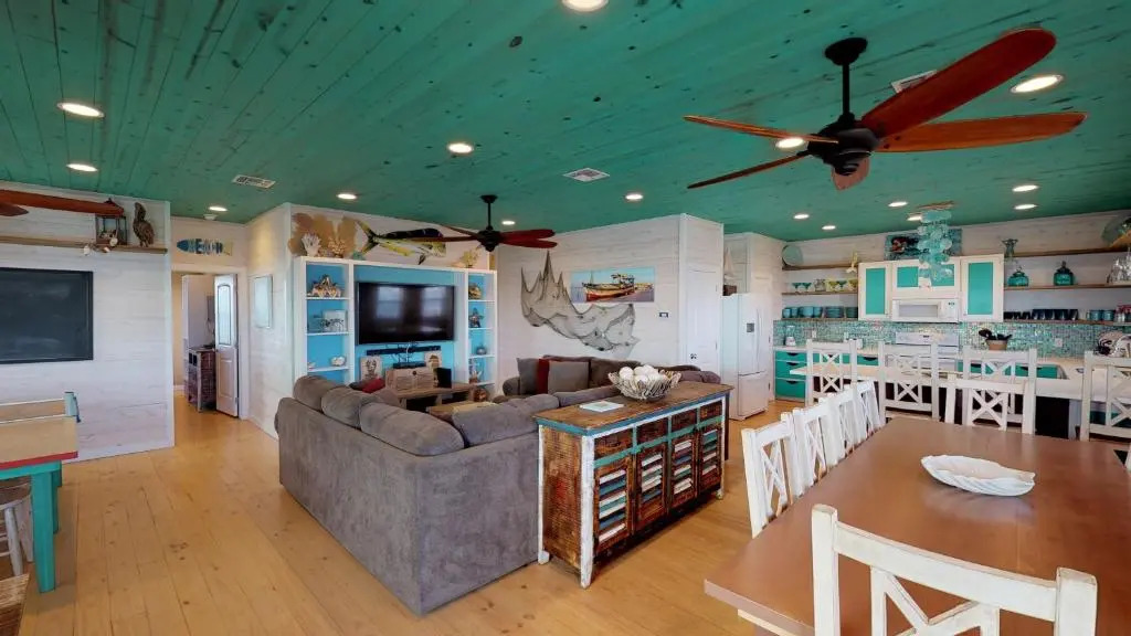 OV23 House on Stilts with Beachy Decor, Located near Beach, Balcony, Shared Pool
