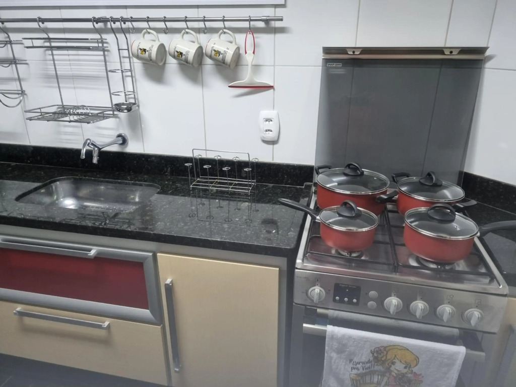 Apartamento Frente para o Mar - Varandão com Blindex - Vista Total para o Mar - 1 Suite e mais 2 Quartos-Ar Condicionado - 2 Vagas - BEIRA MAR - 70 metros da Praia do Morro e Praia da Cerca -WI-FI -TV -DISNEY PLUS-STARMAX-NETFLIX -HBO MAX