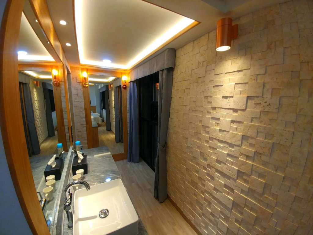 I.Y Hotel