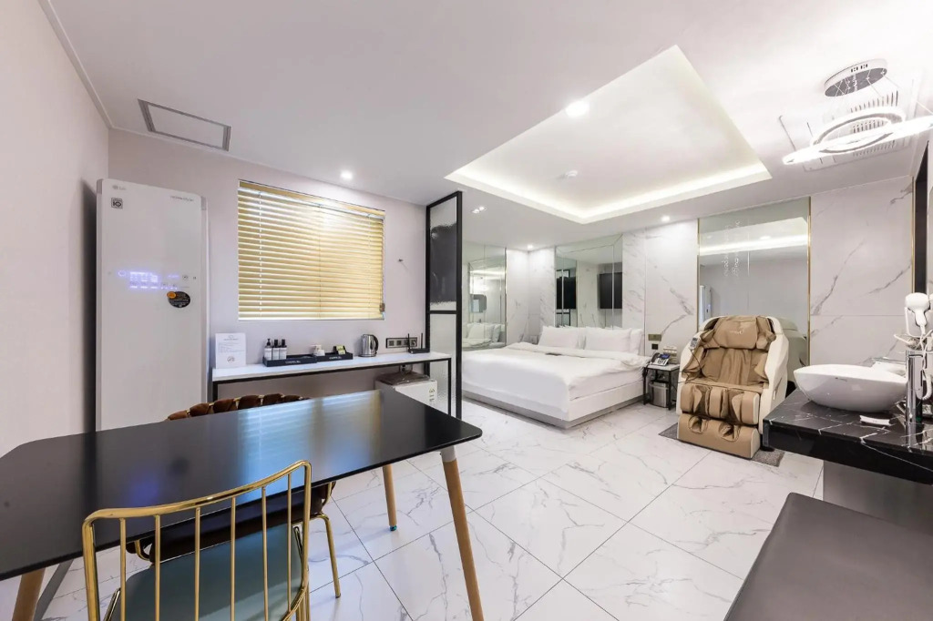 Hotel 24st Prestige