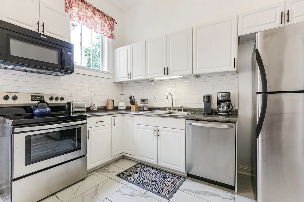 Uptown Spacious 4BD w Historic Charm