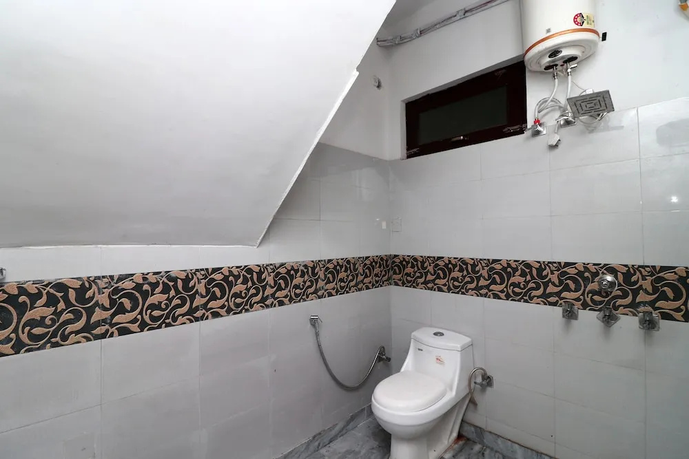 OYO 16109 Hotel Ayaan