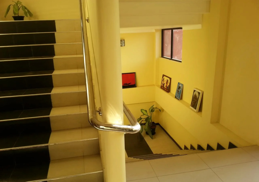 Yals Town Inn