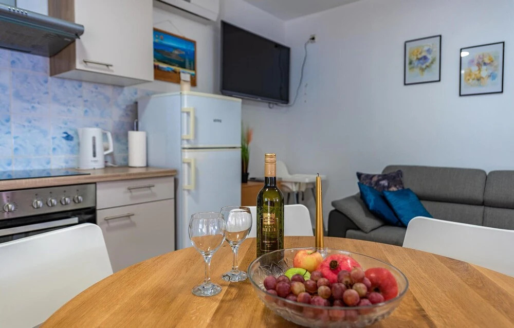 Beautiful Apartment in Vir With Wifi and 2 Bedrooms